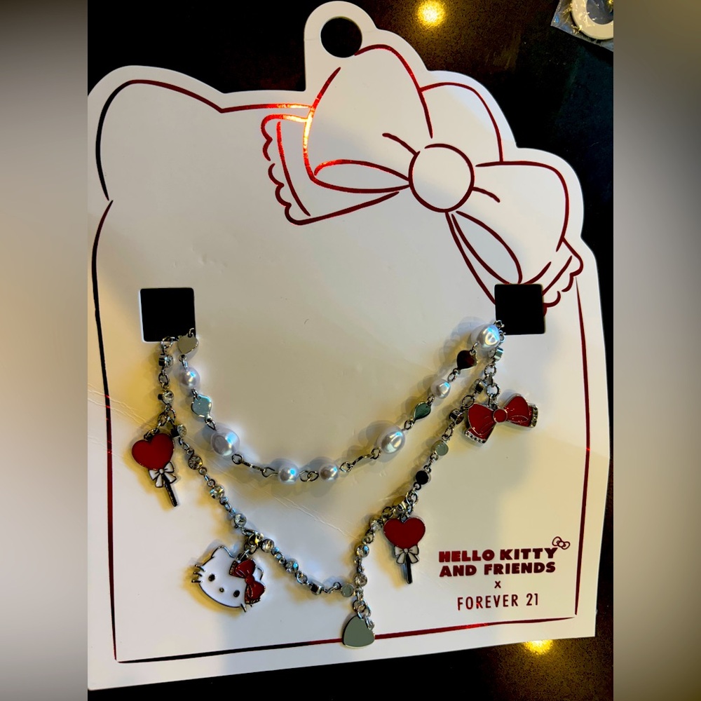Hello Kitty necklace from forever 21